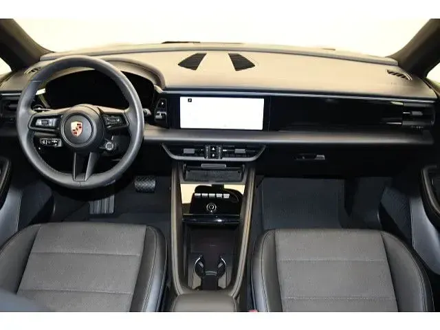 Second-hand Porsche Macan 4 Electric 284 kW (387 CP) 2024 Negru SUV