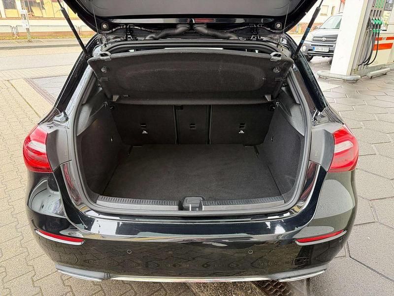 Gebraucht Mercedes A160 Progressive 109 PS (80 kW) 2022 Schwarz Limousine