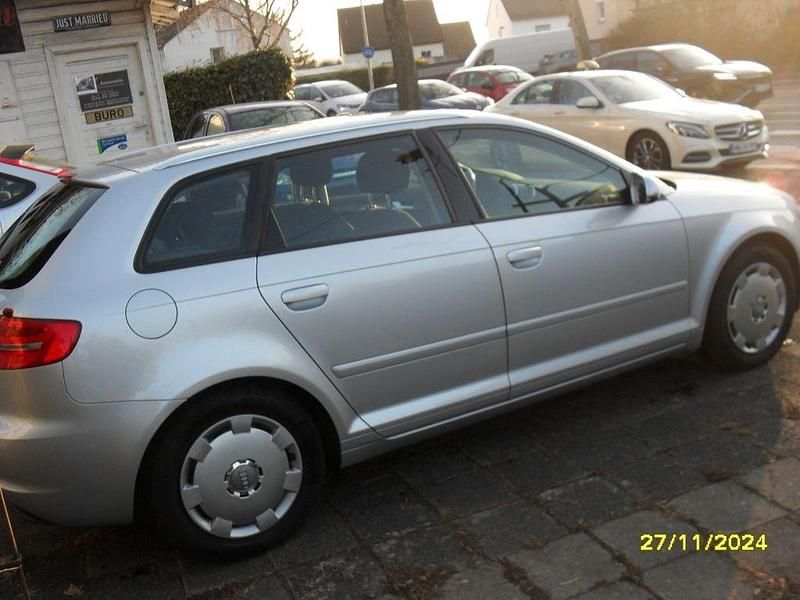 Gebraucht Audi A3 Attraction 105 PS (77 kW) 2012 Silber Limousine