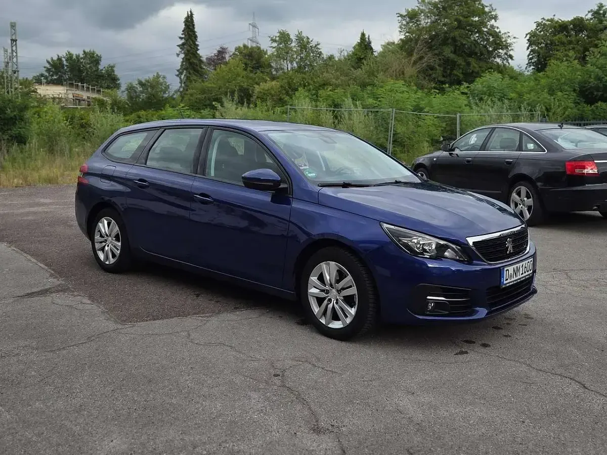 Gebraucht Peugeot 308 SW 110 PS (80 kW) 2018 Blau Kombi
