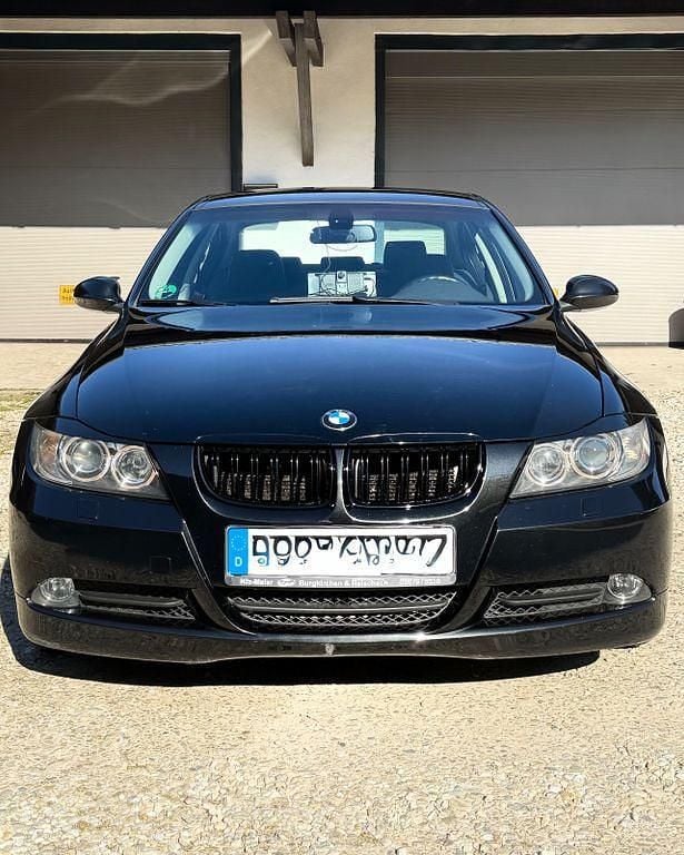 Gebraucht BMW 320 163 PS (119 kW) 2007 Schwarz Limousine