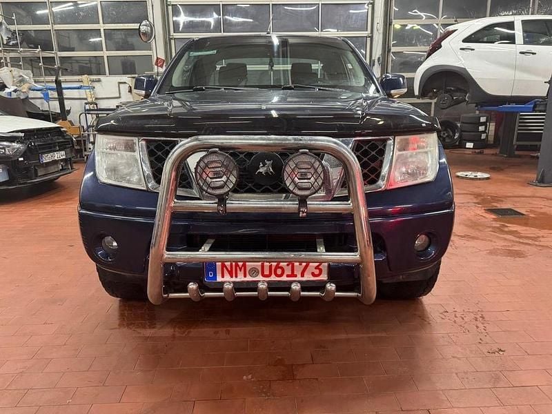 Gebraucht Nissan Navara SE 171 PS (125 kW) 2010 Blau Abholung