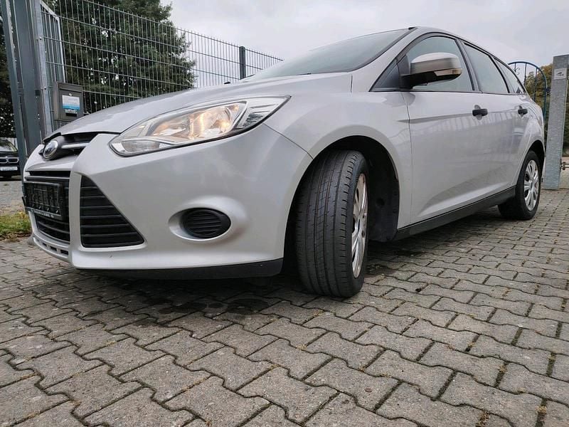 Silber Gebraucht 2014 Ford Focus Kombi | 2.250 € (Superpreis) - Bild 1/4