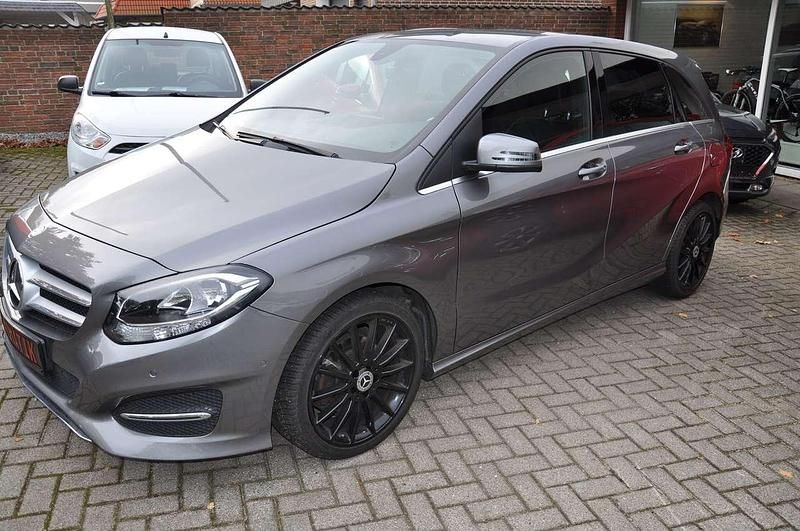 Gebraucht Mercedes B180 AMG 122 PS (89 kW) 2017 Grau Van / Kleinbus