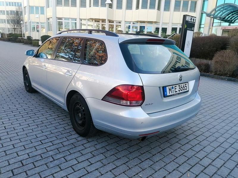 Gebraucht VW Golf VI Trendline 105 PS (77 kW) 2011 Silber Kleinwagen