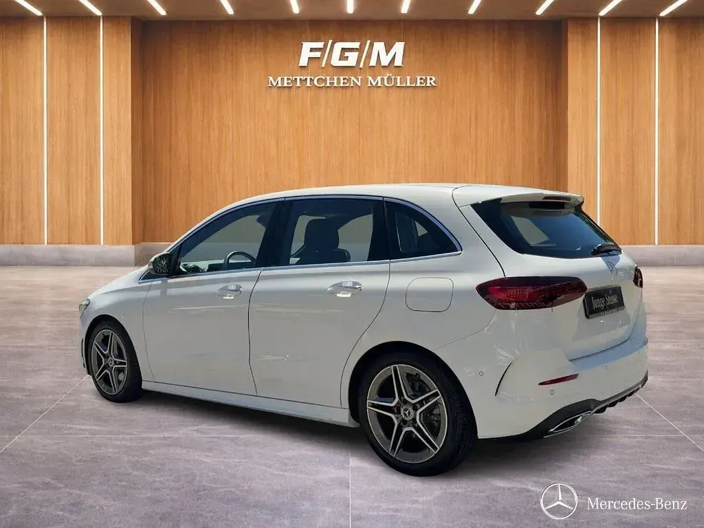 Gebraucht Mercedes B200 AMG 163 PS (119 kW) 2025 Unilack polarweiß Kleinwagen