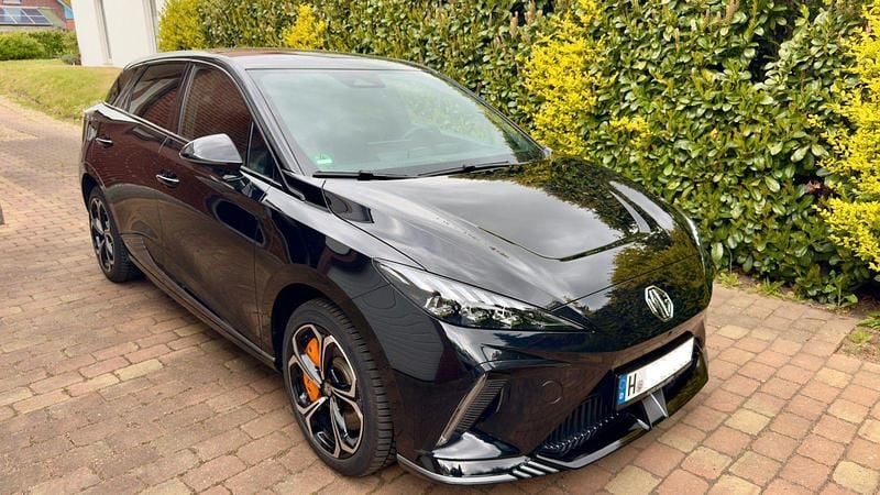 Schwarz Gebraucht 2024 MG MG4 EV Kleinwagen | 27.250 € (Superpreis) - Bild 1/4
