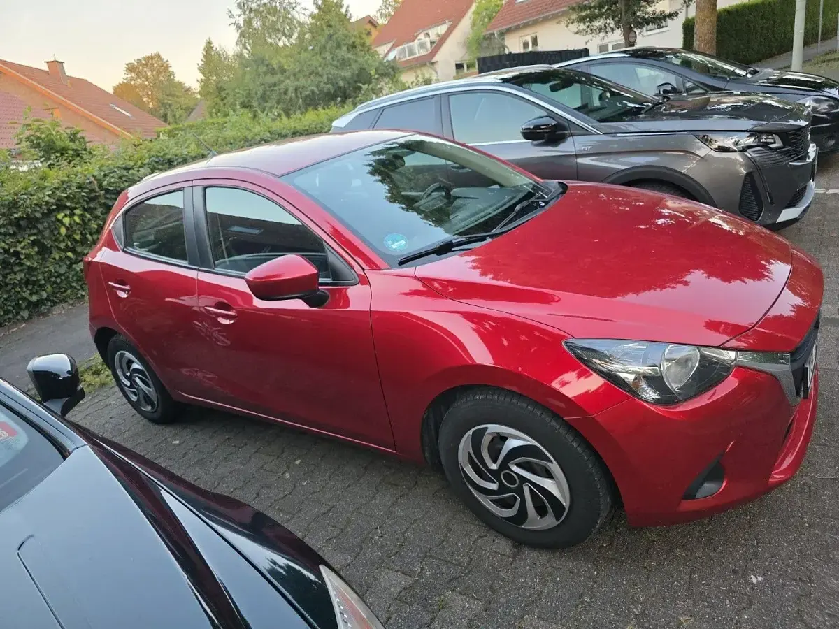 Gebraucht Mazda 2 Center-Line 75 PS (55 kW) 2015 Rot Limousine