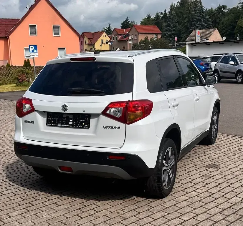 Gebraucht Suzuki Vitara Comfort+ 120 PS (88 kW) 2017 Weiß SUV