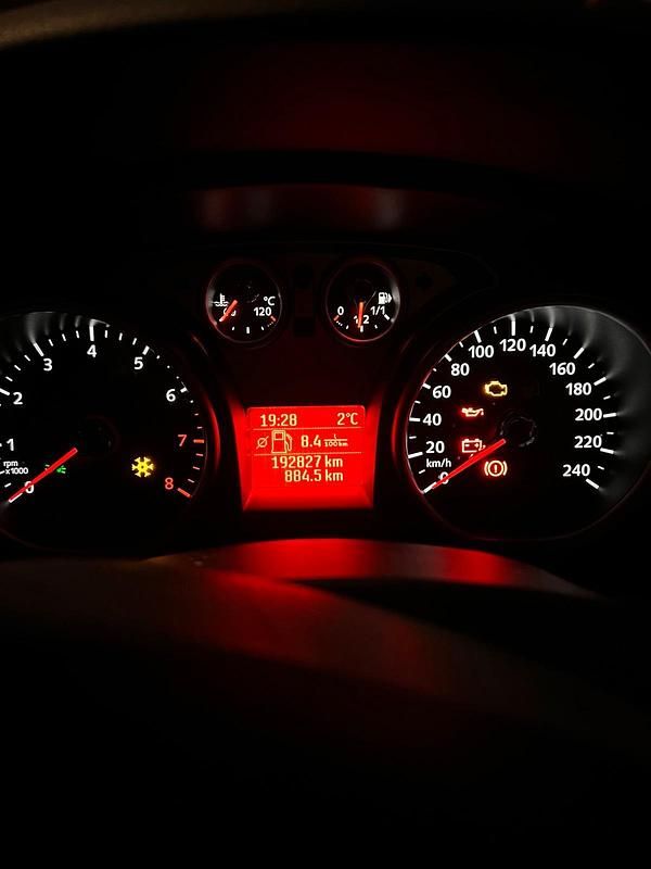 Gebraucht Ford Focus 100 PS (73 kW) 2008 Silber Kombi