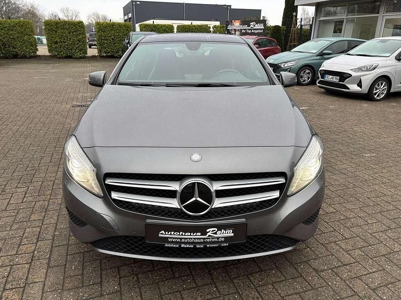Gebraucht Mercedes A200 136 PS (100 kW) 2015 Mountaingrau Kleinwagen
