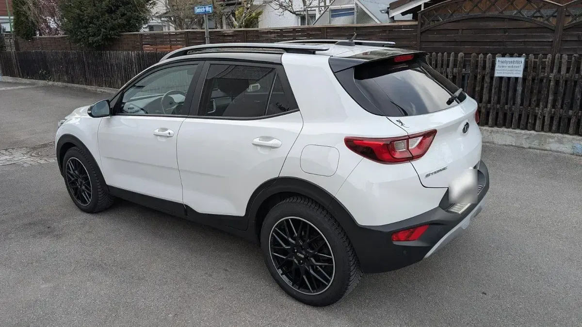 Gebraucht Kia Stonic 120 PS (88 kW) 2018 Weiß SUV