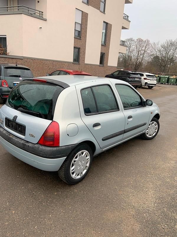 Gebraucht Renault Clio II 75 PS (55 kW) 2001 Silber Kleinwagen