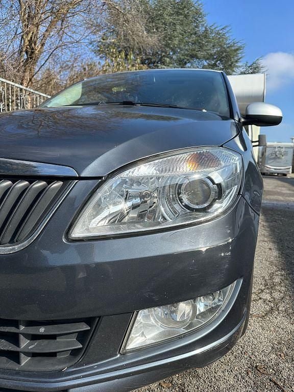 Gebraucht Skoda Fabia SportLine 105 PS (77 kW) 2010 Grau Limousine