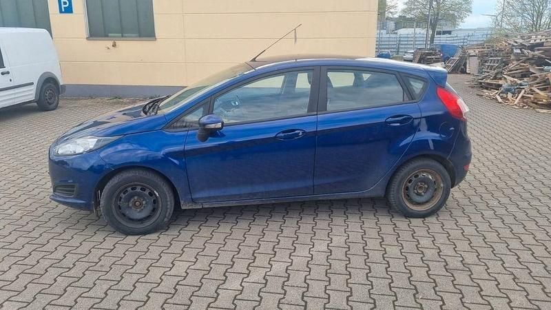 Gebraucht Ford Fiesta Trend 82 PS (60 kW) 2016 Blau Limousine