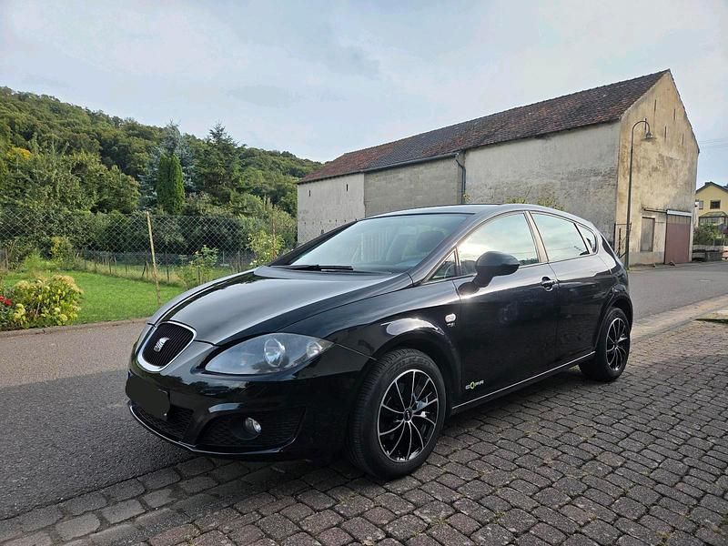 Schwarz Gebraucht 2011 Seat Leon Copa Limousine | 5.700 € (Teuer) - Bild 1/4