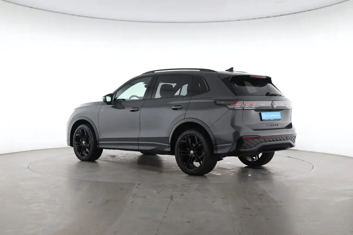 Gebraucht VW Tiguan R-line 193 PS (141 kW) 2025 Delfingrau SUV