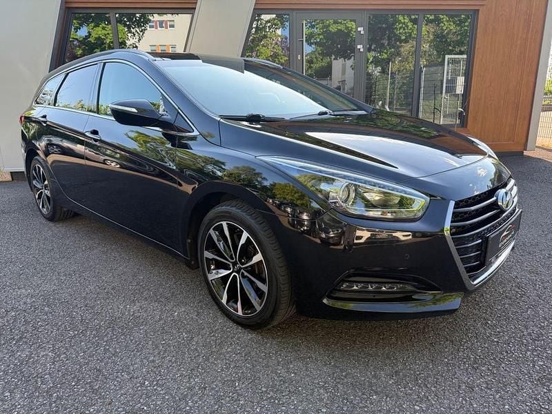 Schwarz Gebraucht 2016 Hyundai i40 Trend Kombi | 8.900 € (Superpreis) - Bild 1/4