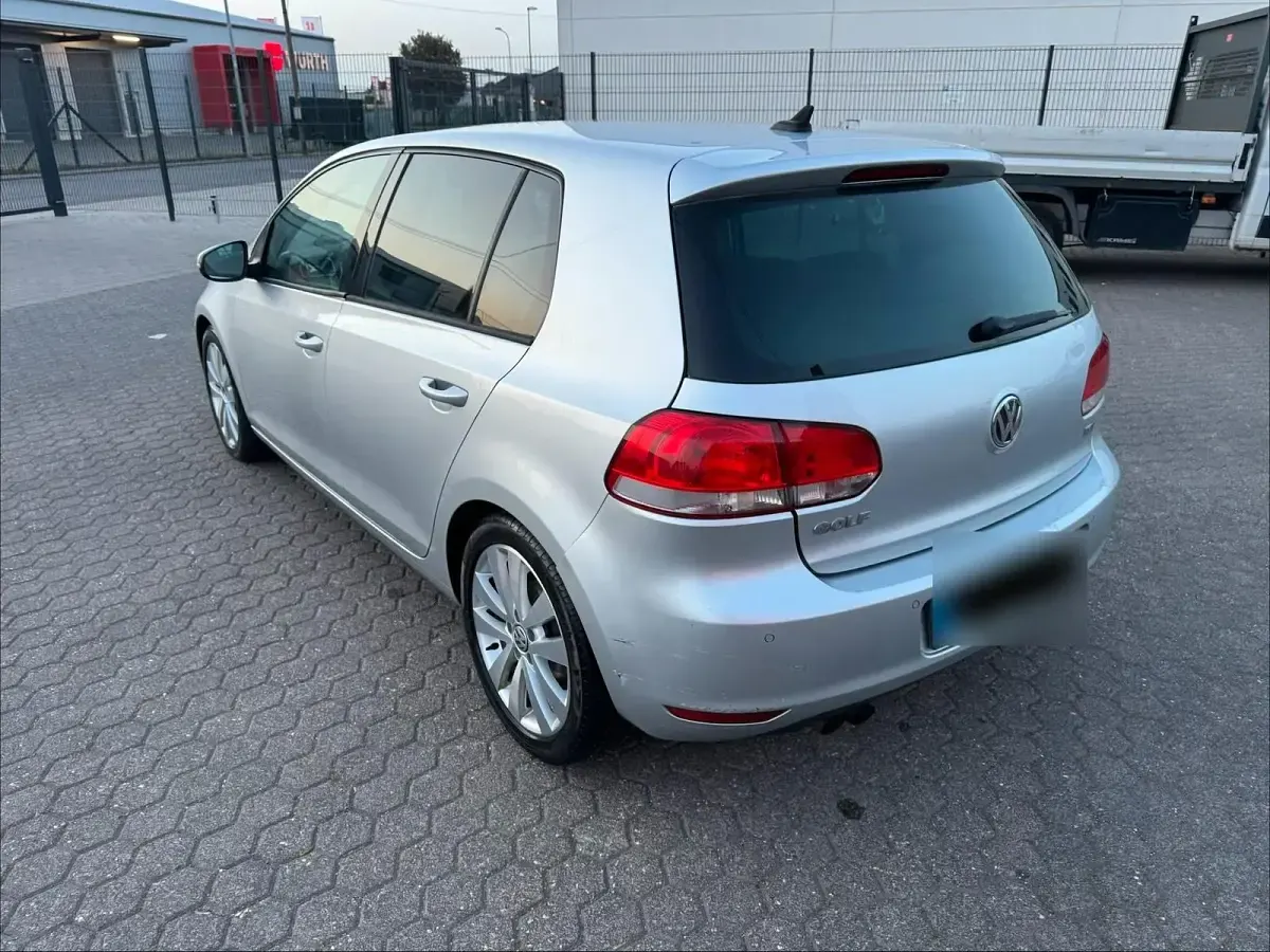 Gebraucht VW Golf VI 105 PS (77 kW) 2010 Silber Kleinwagen