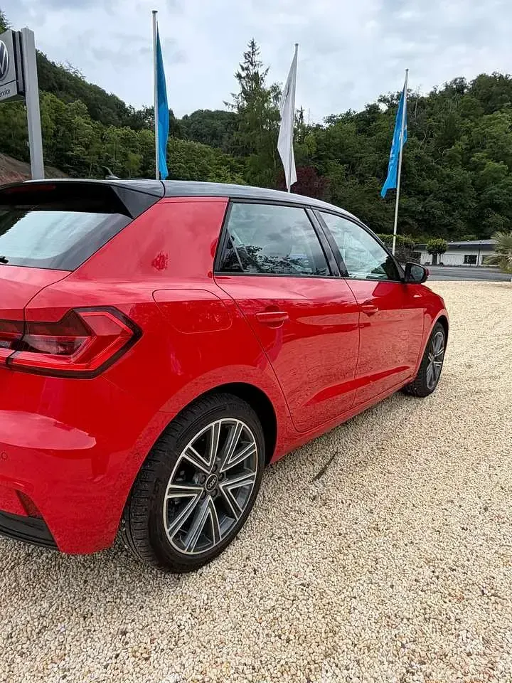 Gebraucht Audi A1 Advanced 110 PS (80 kW) 2023 Misanorot perleffekt SUV
