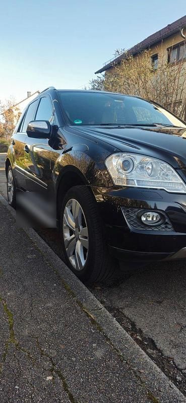 Gebraucht Mercedes ML350 231 PS (169 kW) 2010 Schwarz SUV