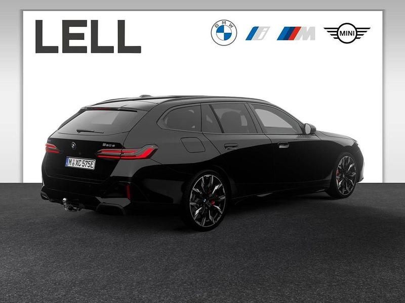 Neu BMW 550e M Sport 489 PS (359 kW) 2026 Schwarz Kombi