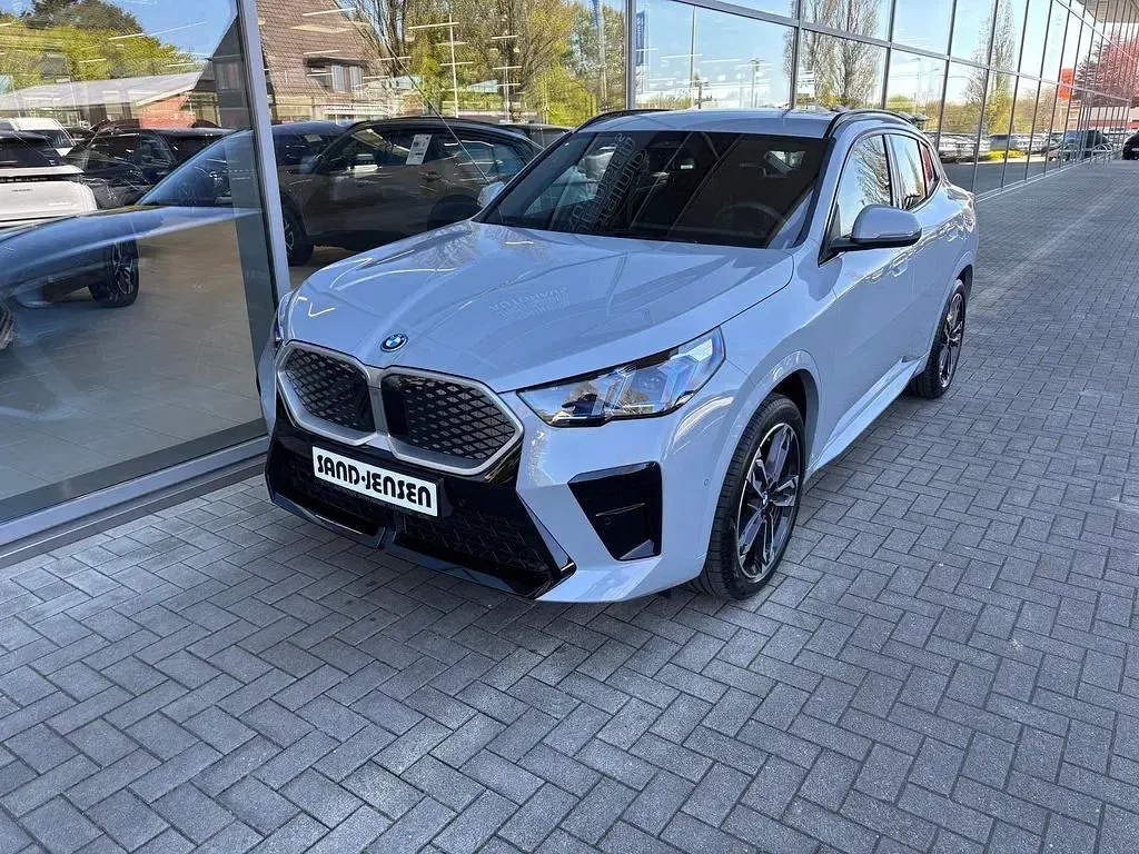 Gebraucht BMW iX2 Luxury Line 150 kW (204 PS) 2025 M brooklyn grau metallic SUV