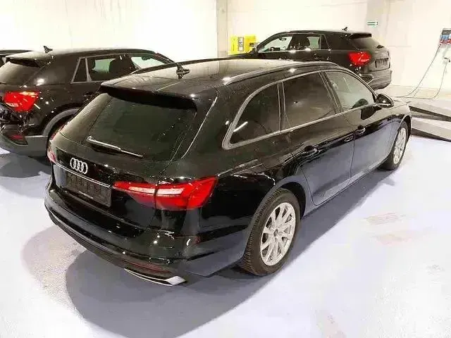 Gebraucht Audi A4 Ambiente 150 PS (110 kW) 2022 Schwarz Kombi