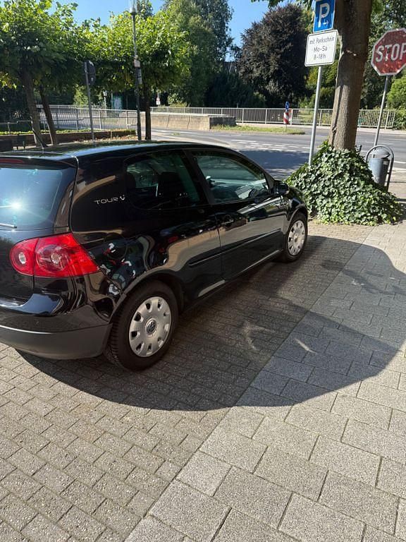 Schwarz Gebraucht 2006 VW Golf V Trendline Limousine | 2.499 € (Fairer Preis) - Bild 1/4