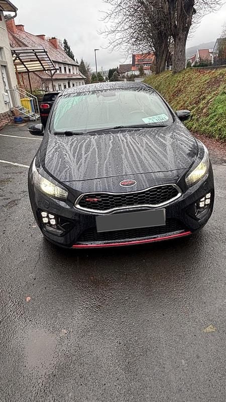 Schwarz Gebraucht 2017 Kia Ceed GT GT Coupé | 13.400 € (Teuer) - Bild 1/4