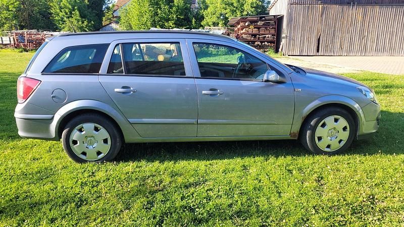 Grau Gebraucht 2006 Opel Astra Kombi | 790 € (Superpreis) - Bild 1/4