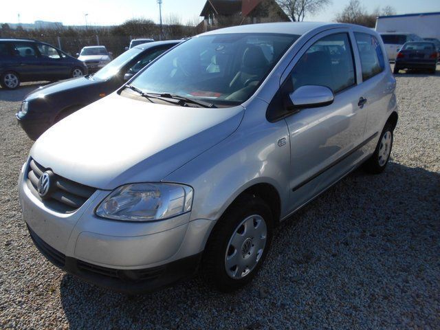 Gebraucht VW Fox 54 PS (39 kW) 2005 Silber metallic Kleinwagen