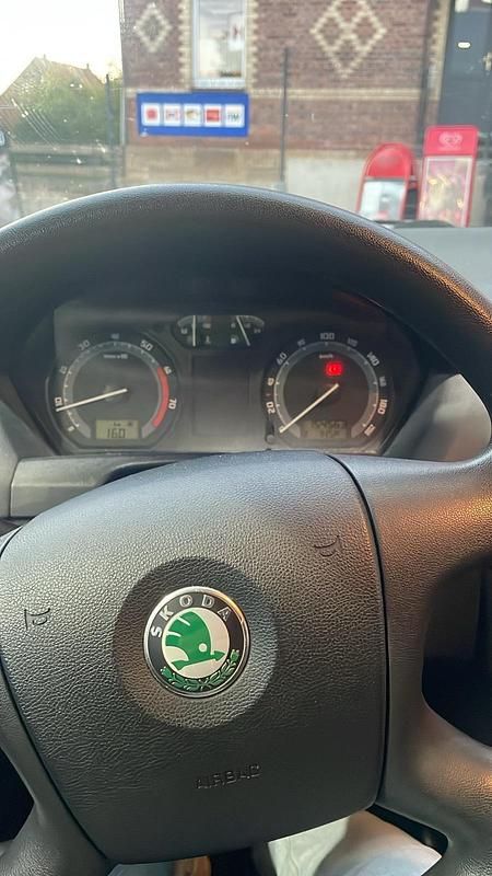 Grau Gebraucht 2005 Skoda Fabia Kleinwagen | 590 € (Superpreis) - Bild 1/3