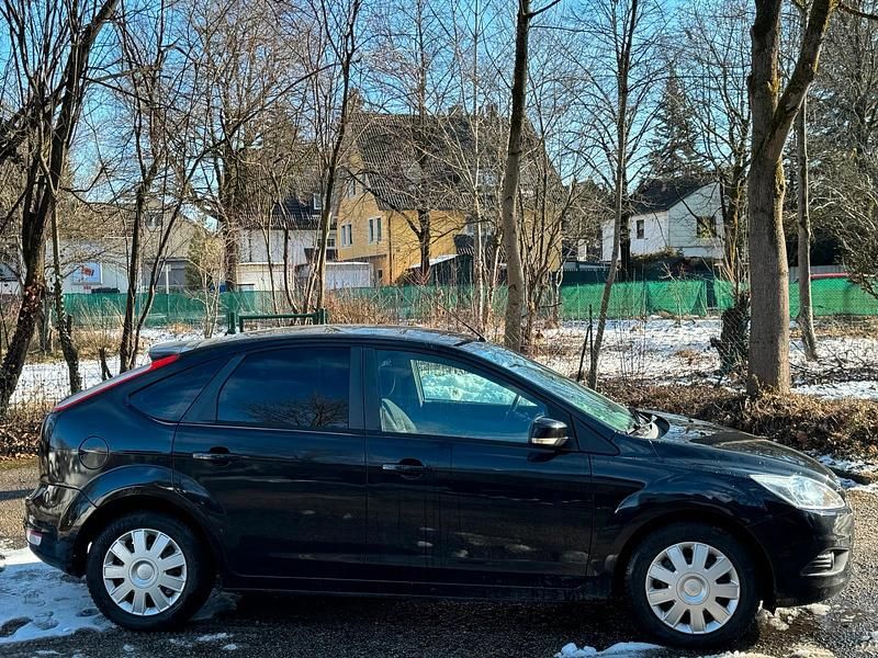 Gebraucht Ford Focus 109 PS (80 kW) 2011 Schwarz Limousine