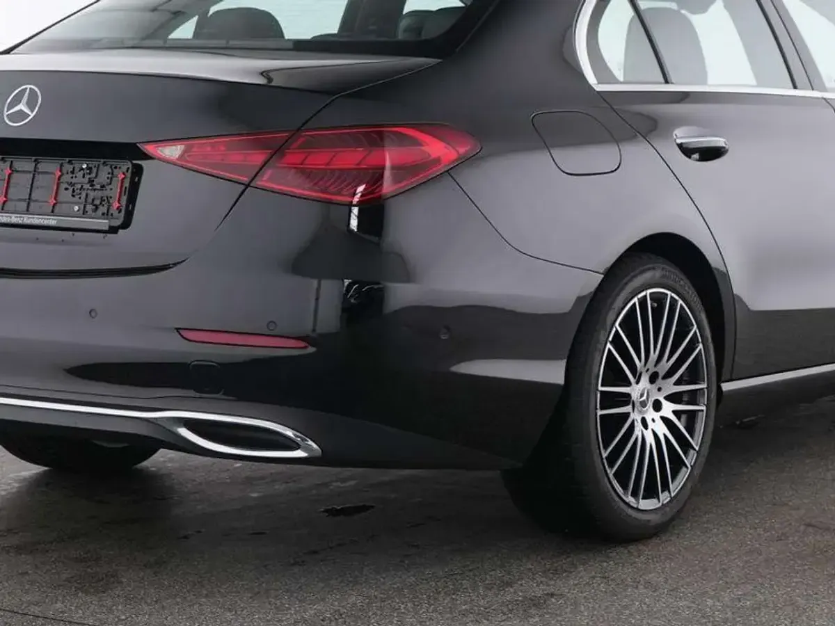 Gebraucht Mercedes C180 Premium Plus 170 PS (125 kW) 2025 Unilack schwarz Kombi