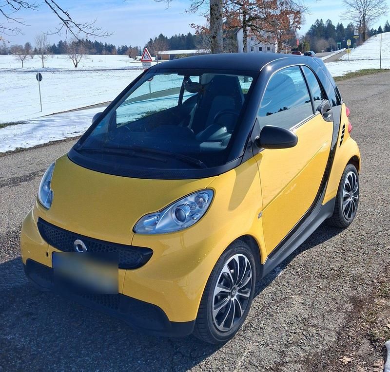 Gebraucht Smart ForTwo Coupé 61 PS (44 kW) 2014 Gelb Coupé