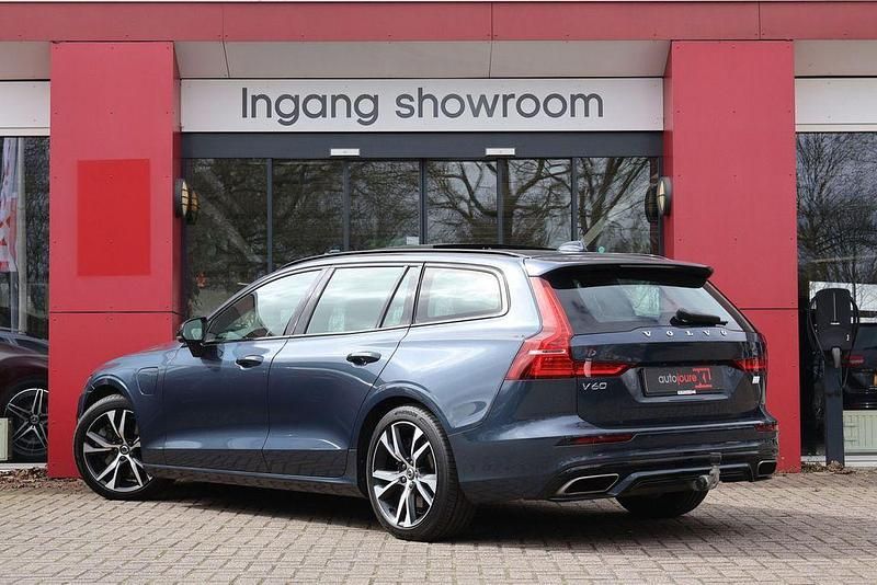 Gebraucht Volvo V60 R-Design 343 PS (252 kW) 2022 Blau Kombi