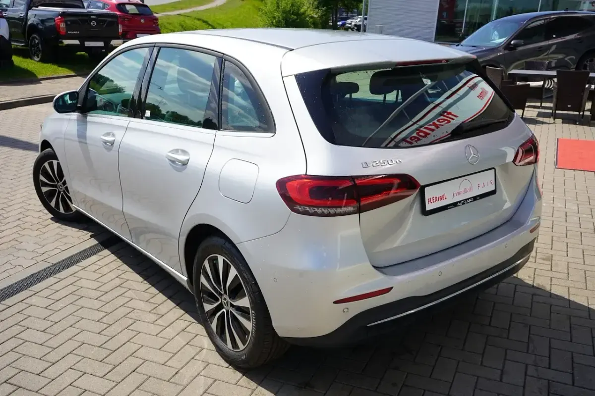 Gebraucht Mercedes B250e Style 218 PS (160 kW) 2022 Silber Kleinwagen
