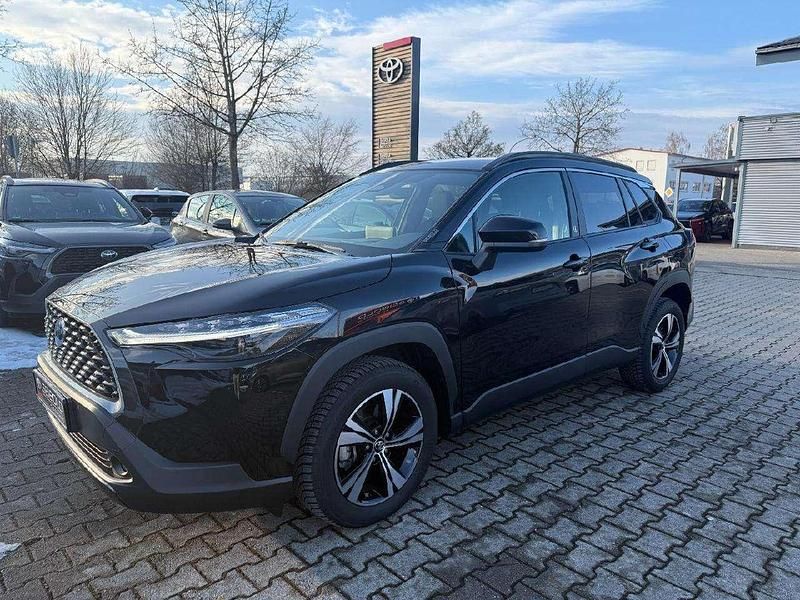 Gebraucht Toyota Corolla Cross Basis 140 PS (102 kW) 2023 Tiefschwarz mica metallic SUV