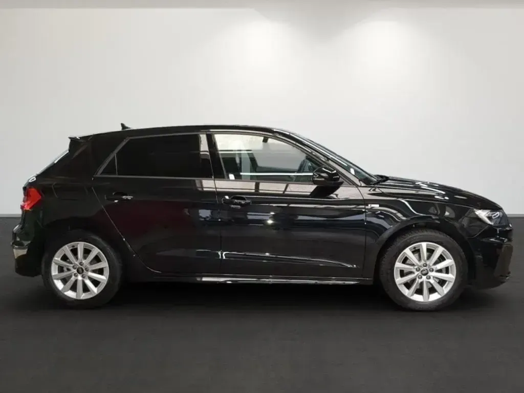 Gebraucht Audi A1 Ambiente 116 PS (85 kW) 2025 Mythosschwarz (metallic) SUV