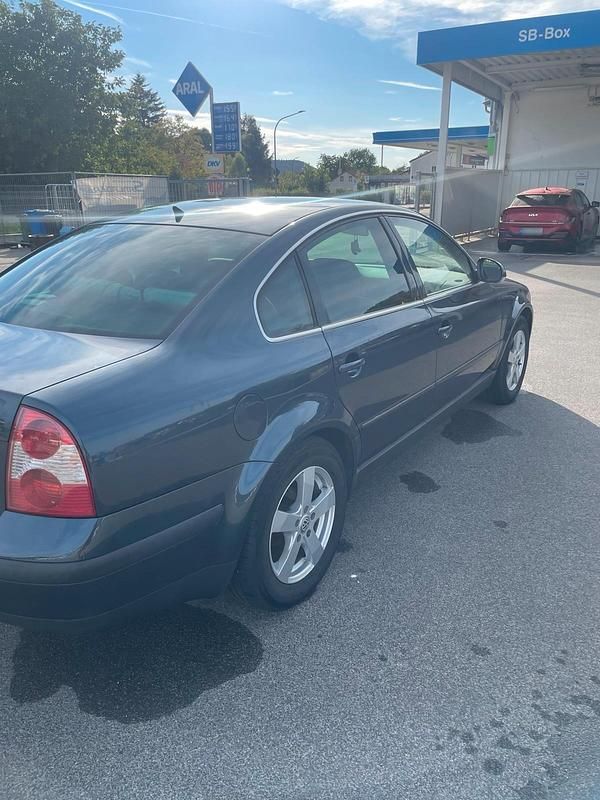 Gebraucht VW Passat 102 PS (75 kW) 2004 Blau Limousine