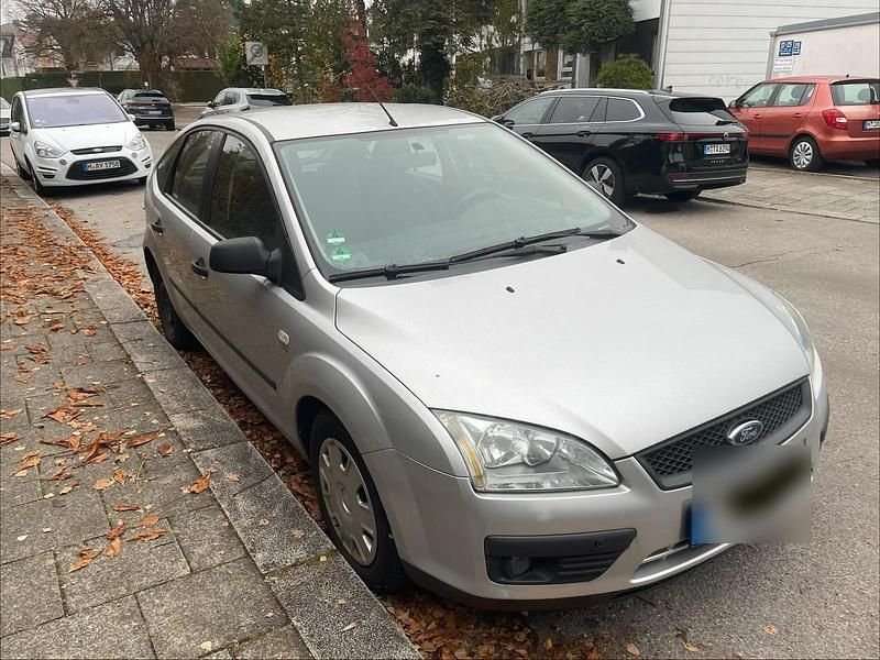 Silber Gebraucht 2005 Ford Focus Limousine | 950 € (Guter Preis) - Bild 1/4