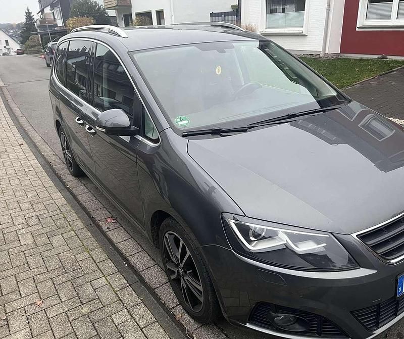 Grau Gebraucht 2016 Seat Alhambra Ecomotive Van / Kleinbus | 24.790 € (Teuer) - Bild 1/4