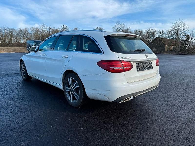 Gebraucht Mercedes C350e Elegance 211 PS (155 kW) 2015 Weiß Limousine