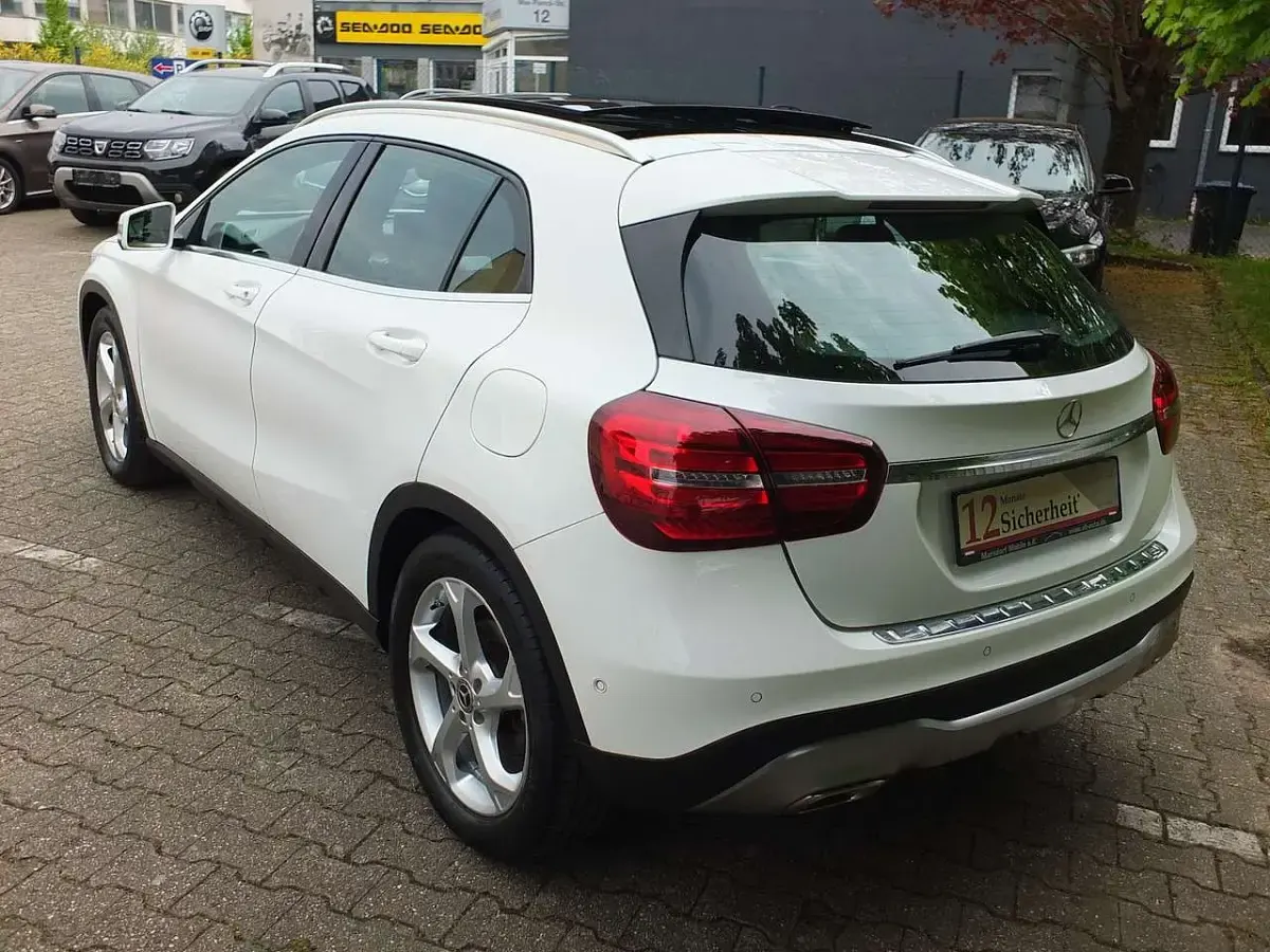 Gebraucht Mercedes GLA180 122 PS (89 kW) 2018 Weiß SUV