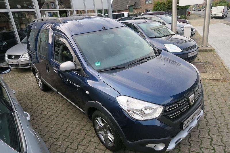 Blau Gebraucht 2019 Dacia Dokker Stepway Van | 9.999 € (Superpreis) - Bild 1/4