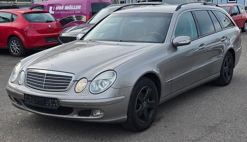 Gebraucht Mercedes E220 114 PS (83 kW) 2003 Grau Limousine