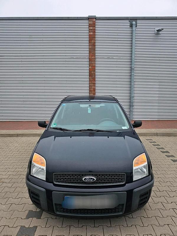 Second-hand Ford Fusion 2005 Albastru Hatchback