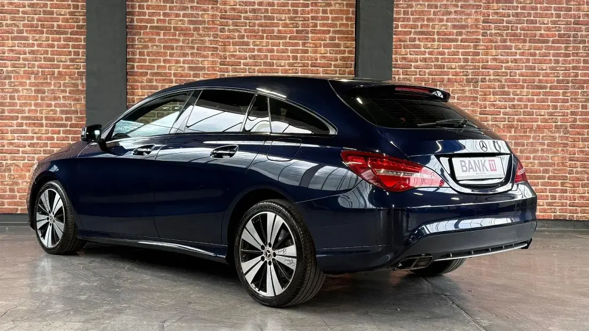 Gebraucht Mercedes CLA220 Shooting Brake 177 PS (130 kW) 2017 Blau Kombi