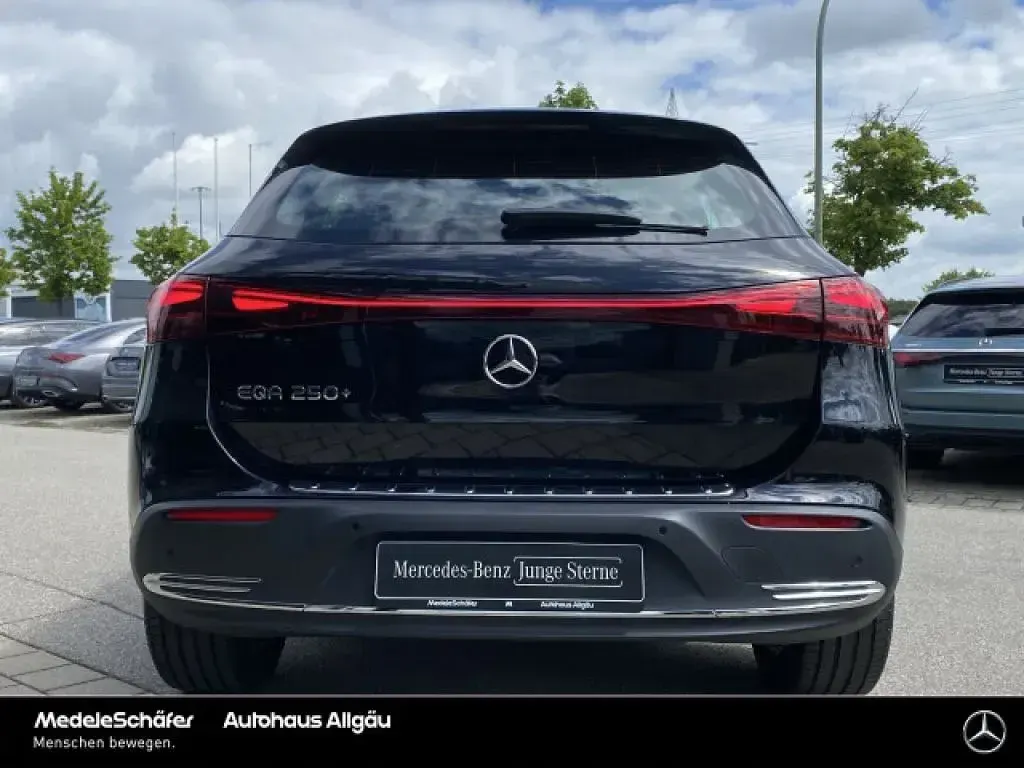 Gebraucht Mercedes EQA250 139 kW (190 PS) 2025 lack kosmosschwarz (metallic) SUV